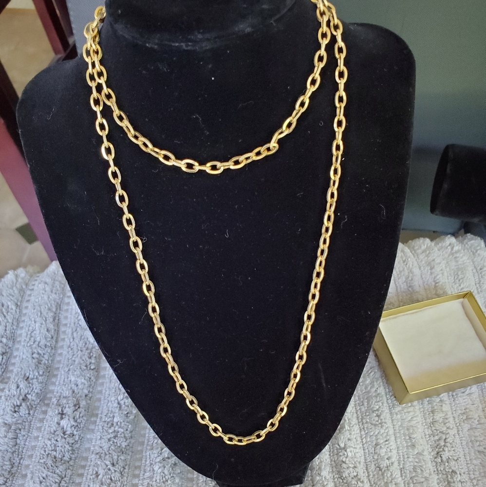 Avon gold Tone 36 inch Neckless